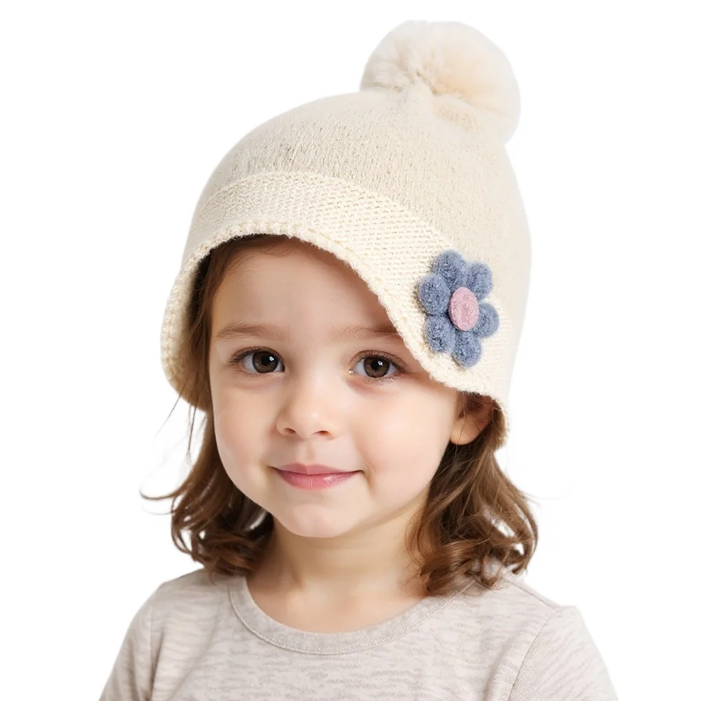 Gorro de bebé tejido cálido con orejeras y pompón floral - imagen 3