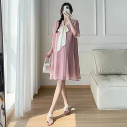 Vestido de maternidad elegante de gasa plisada con lazo y botones