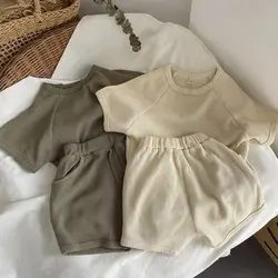 Conjunto verano infantil: pantalón corto y camiseta de algodón suave