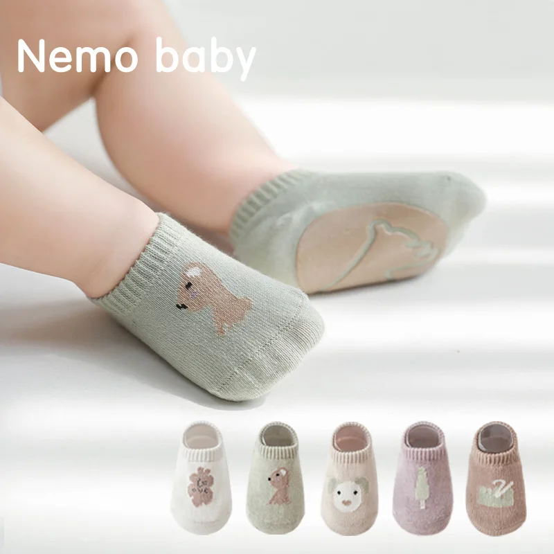 Suela antideslizante en calcetines infantiles