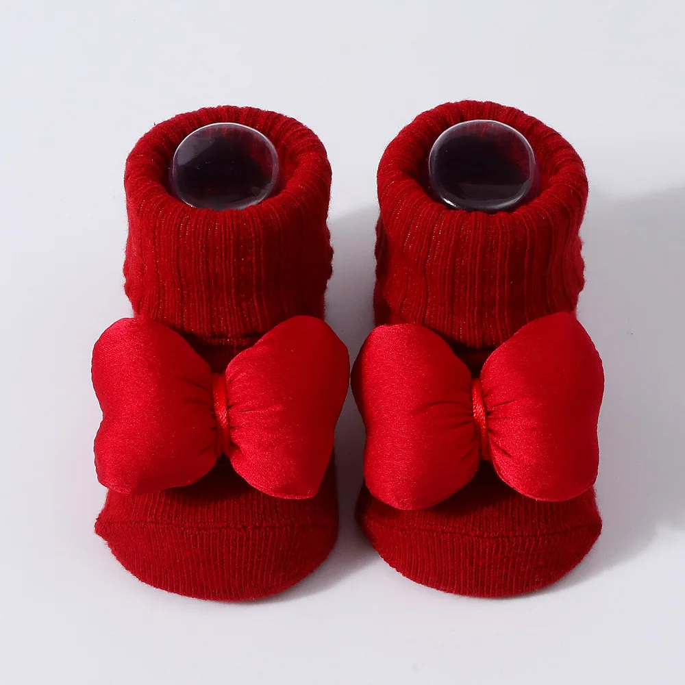 Calcetines rojos de punto suaves con lazo 3D para bebés - imagen 3