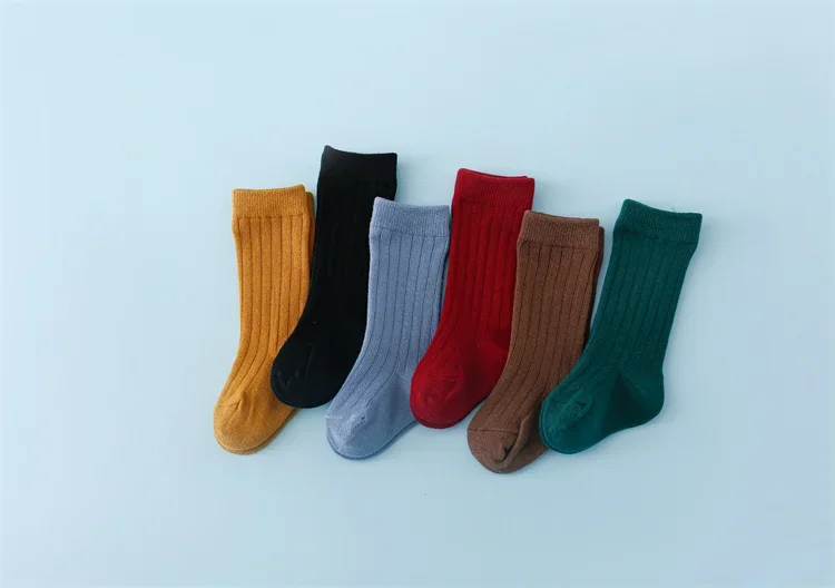 Calcetines a rayas en varios colores