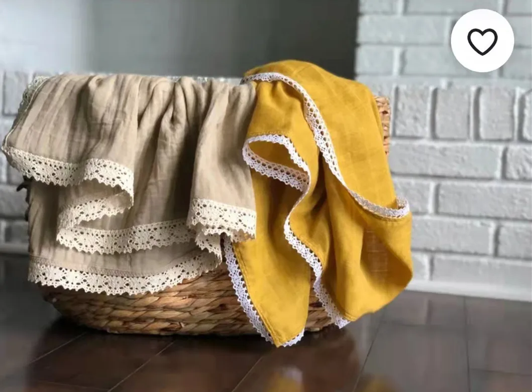 Detalle del tejido de muselina con borlas