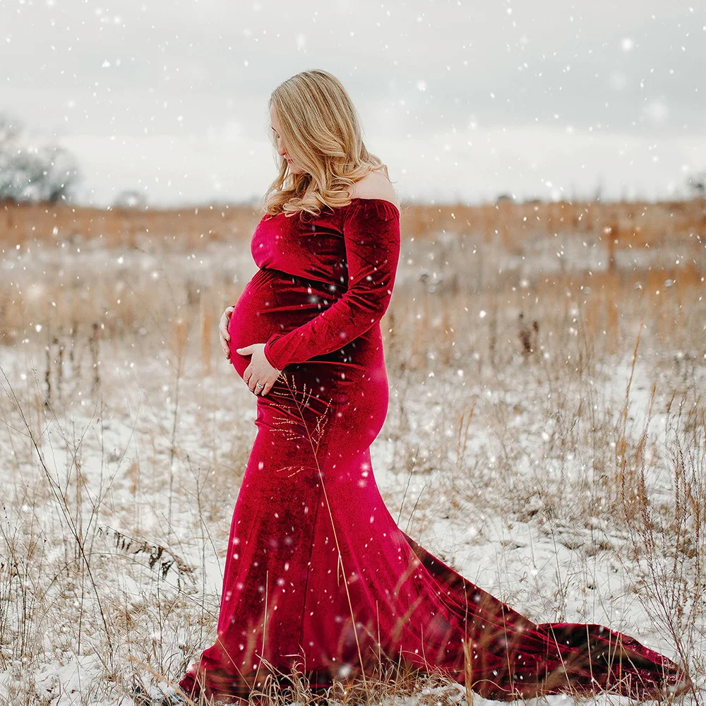 Vestido de maternidad de terciopelo con hombros descubiertos - imagen 5