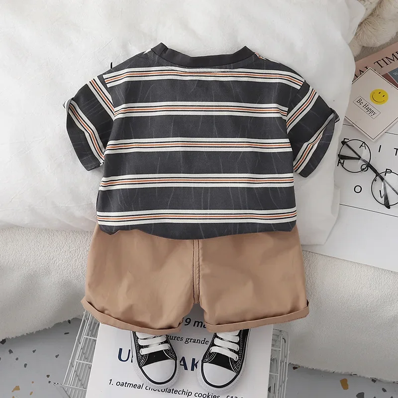 Conjunto de verano para bebé: top a rayas y pantalón corto - imagen 5