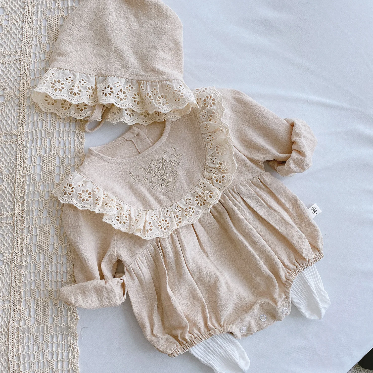 Abrigo de encaje para bebé con capucha estilo princesa - imagen 5