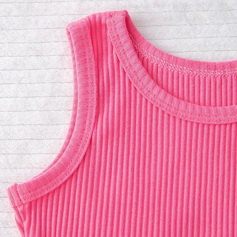 Detalle del tejido y costuras del conjunto