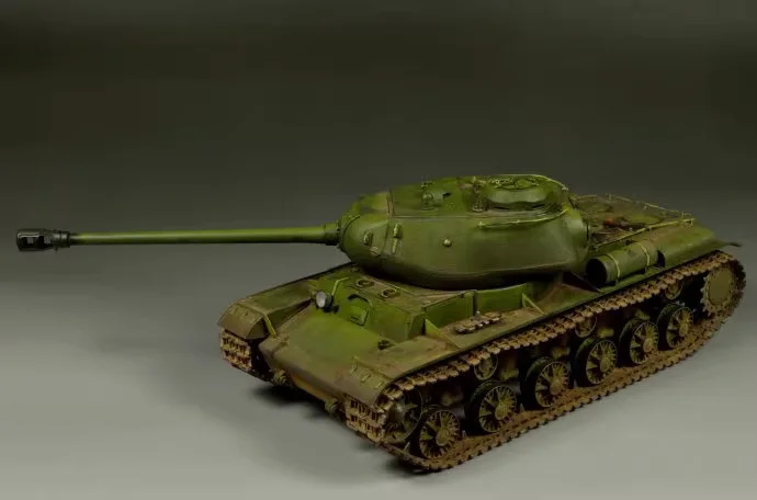 Detalle de la torreta con el cañón de 122 mm
