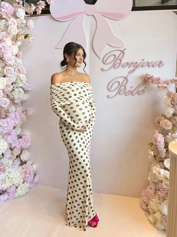 Vestido de lunares maternidad con hombros descubiertos para fotos