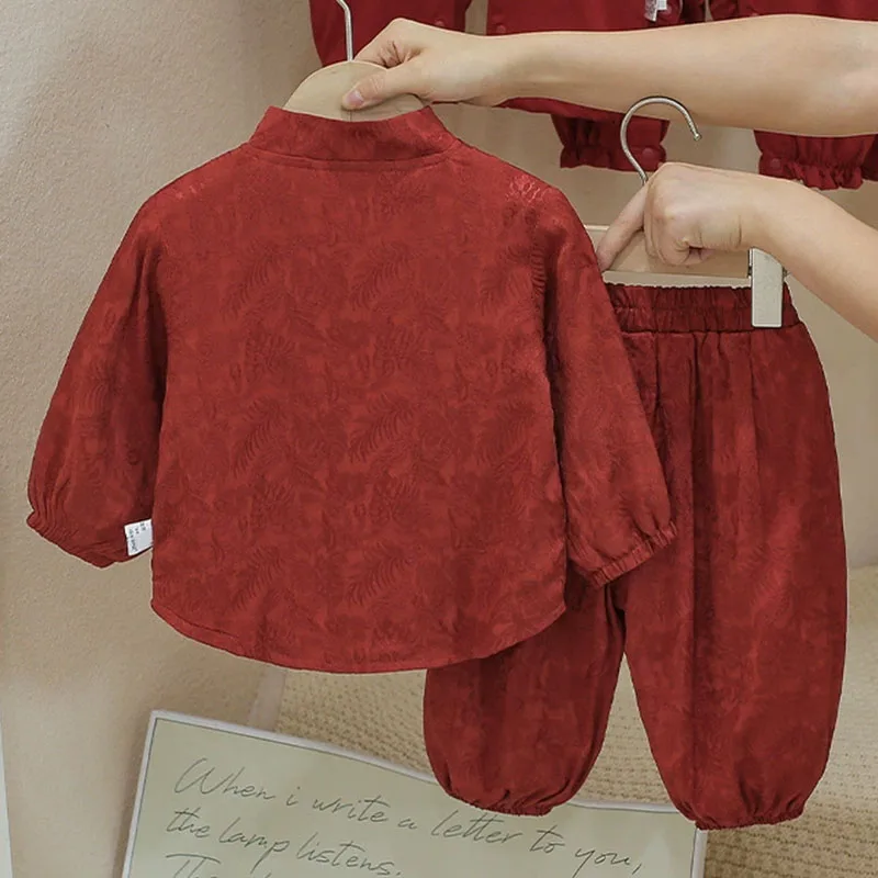 Conjunto bebé entretiempo: camiseta roja manga larga bordada y pantalón - imagen 3