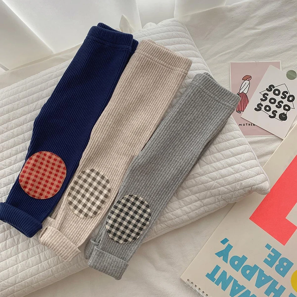 Colores disponibles: gris, caqui y azul marino
