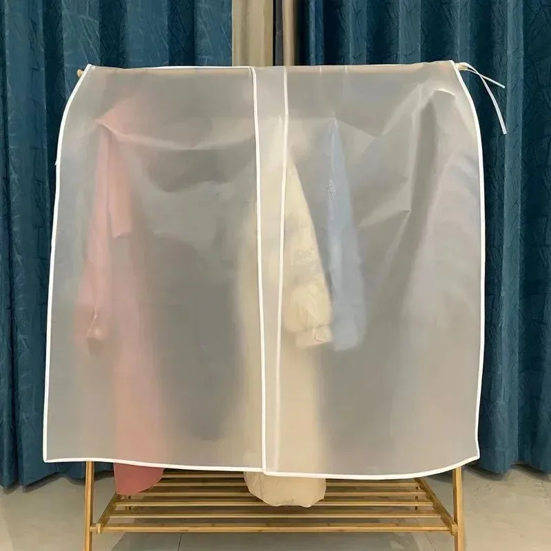 Funda antipolvo semi transparente para ropa colgada del armario - imagen 3