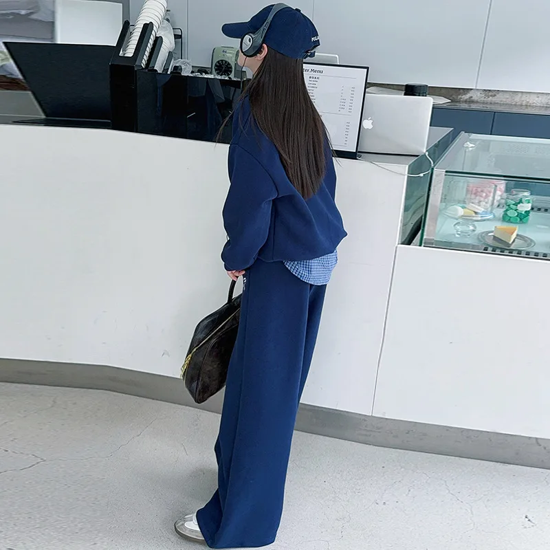 Conjunto de niña con sudadera otoñal, camisa a cuadros y pantalón - imagen 2