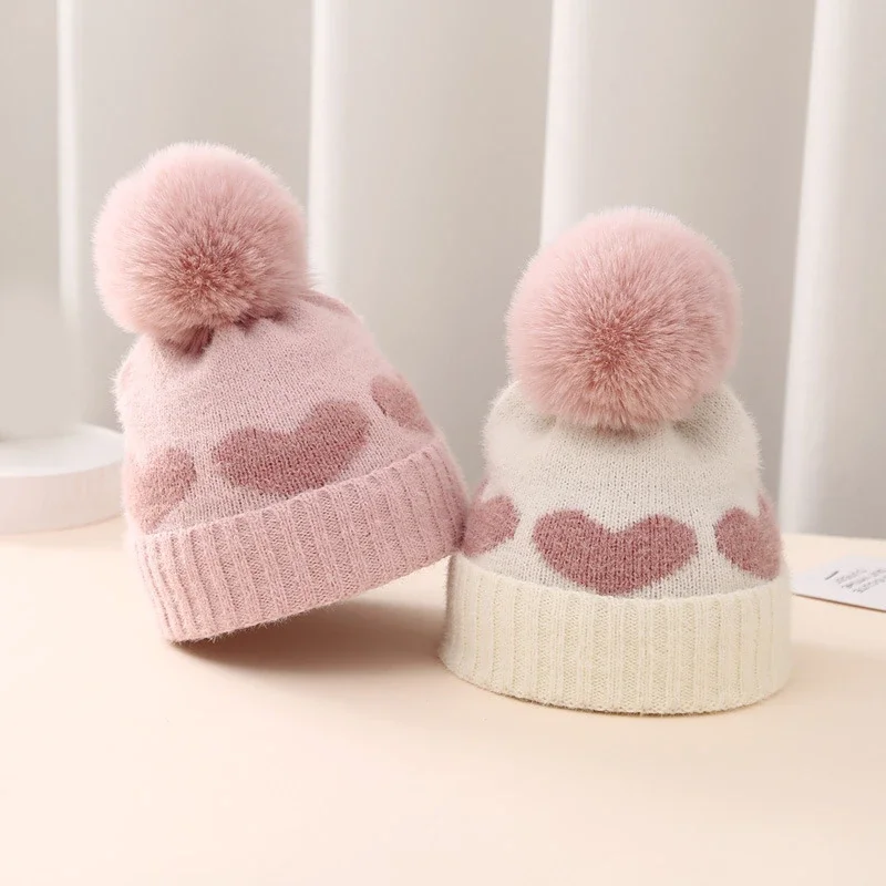 Detalle del estampado de corazón en gorro de bebé
