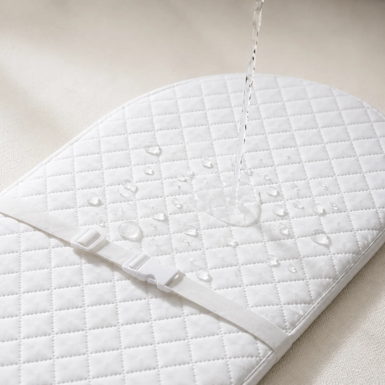 Colchón ovalado para cuna con funda impermeable lavable