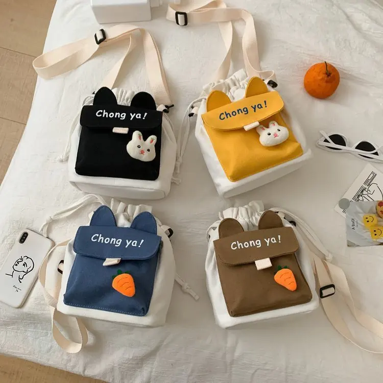 Riñonera infantil en lona con diseño de oso y letras