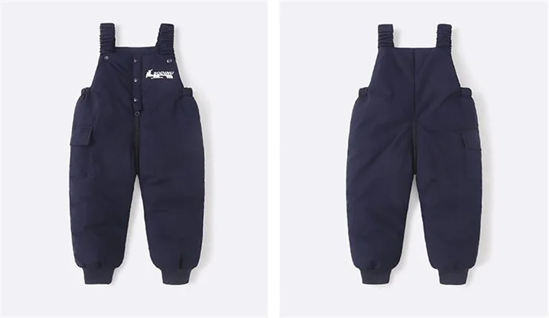 Mono de invierno para niño en uso exterior