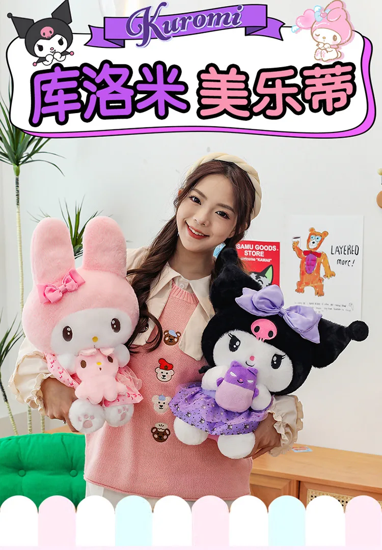 Peluche Sanrio Kuromi abrazando conejito en tamaño grande