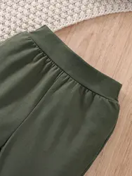 Conjunto bebé verde militar con dinosaurios