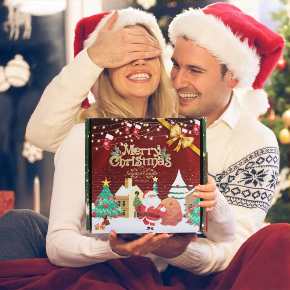 Velas aromáticas con cera de soja y adornos navideños
