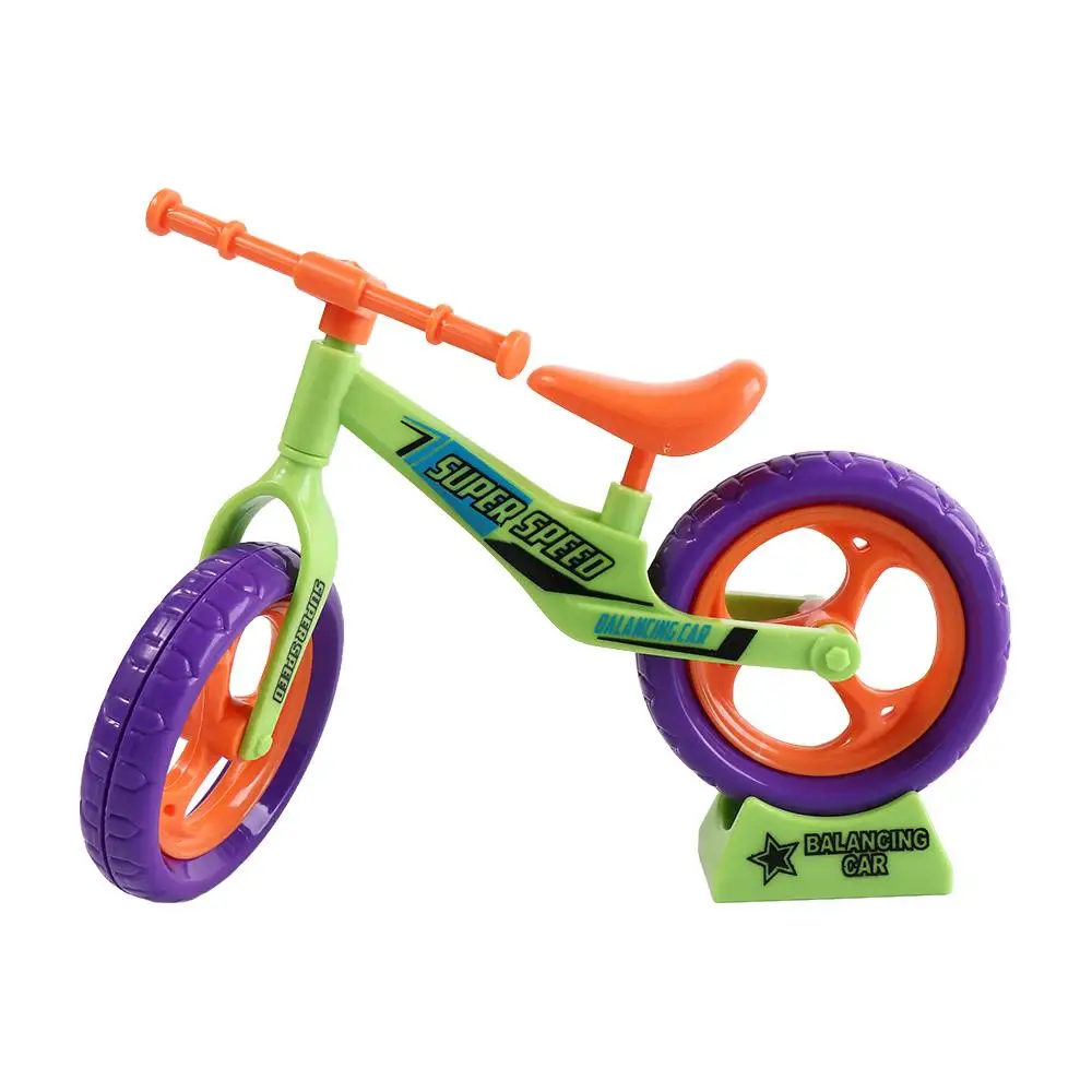Bicicleta de juguete de equilibrio de plástico modelo rábano - imagen 3