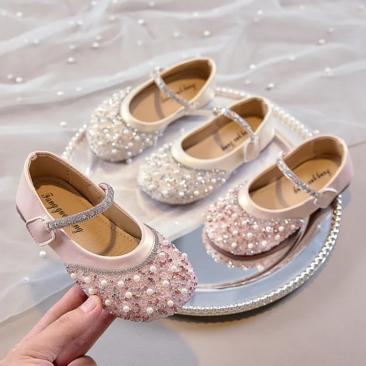 Zapatos de princesa para niña con acabado brillante