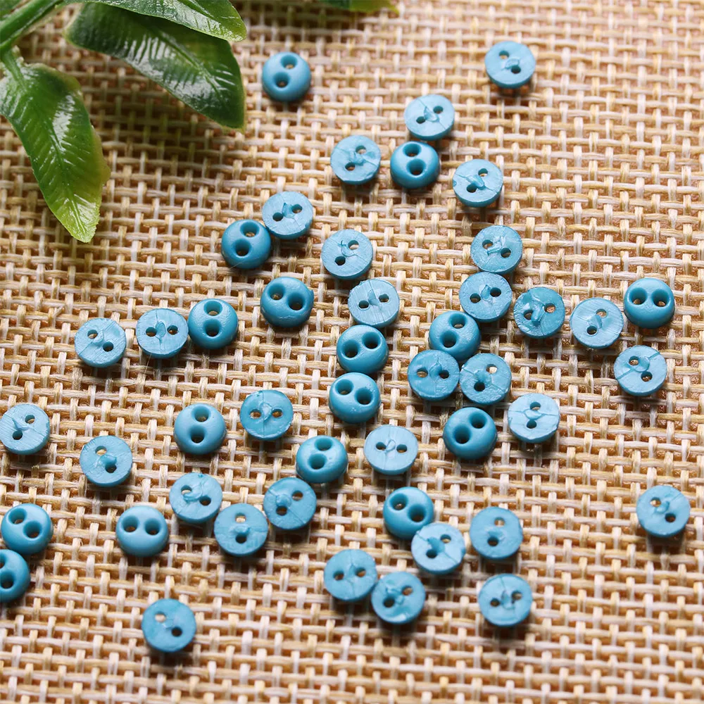 Detalles de los dos agujeros para coser