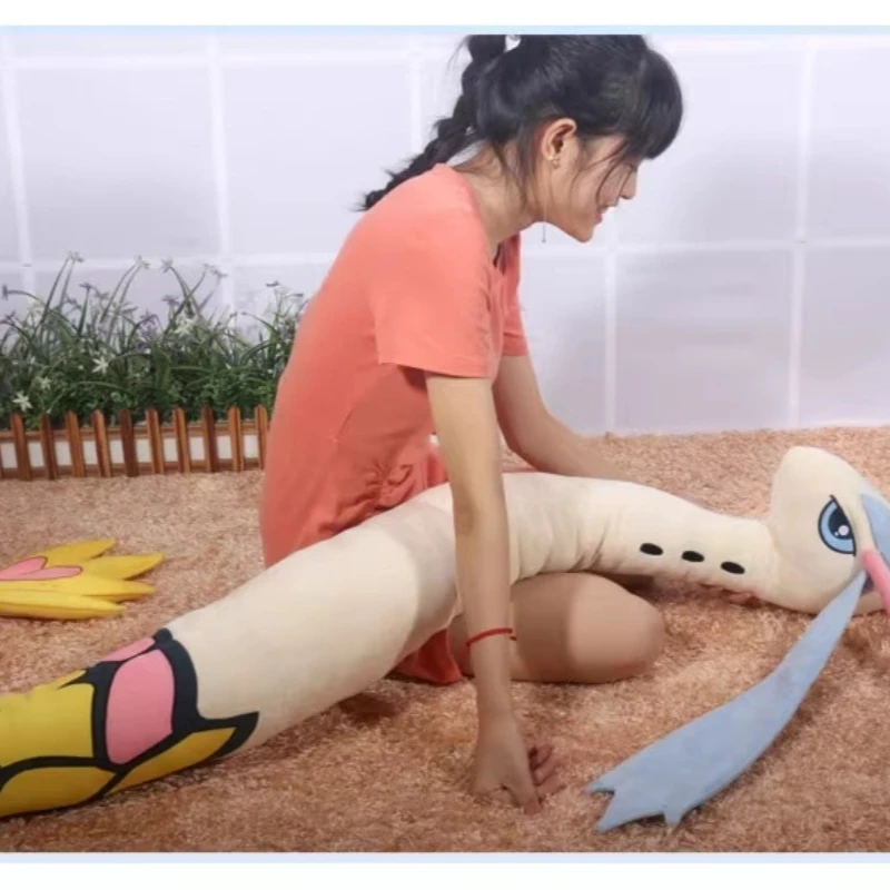 Detalle final del peluche Milotic