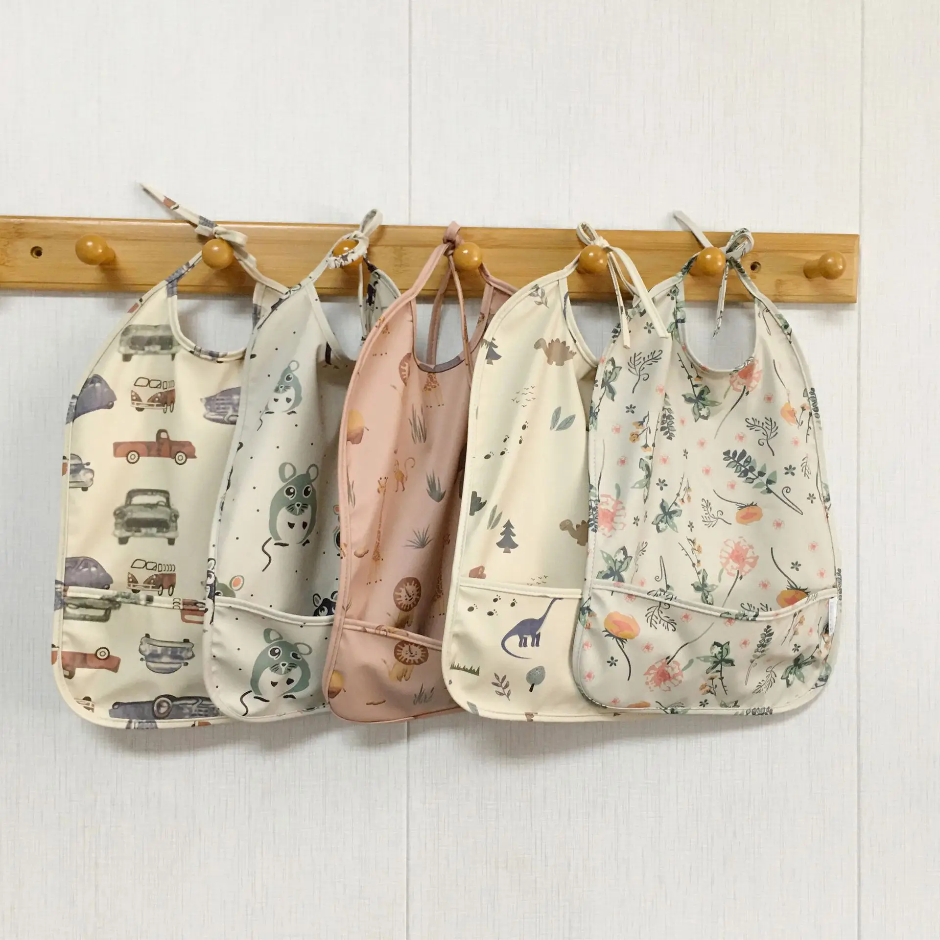 Babero impermeable de muselina con dibujos para bebé y niño - imagen 3