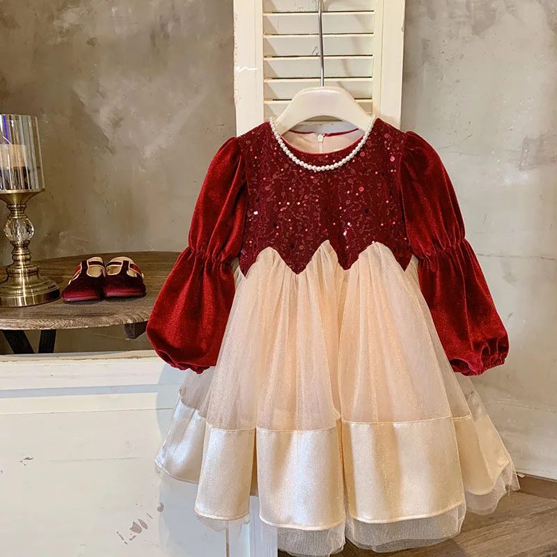 Vestido de terciopelo con lentejuelas y falda de tul para niña