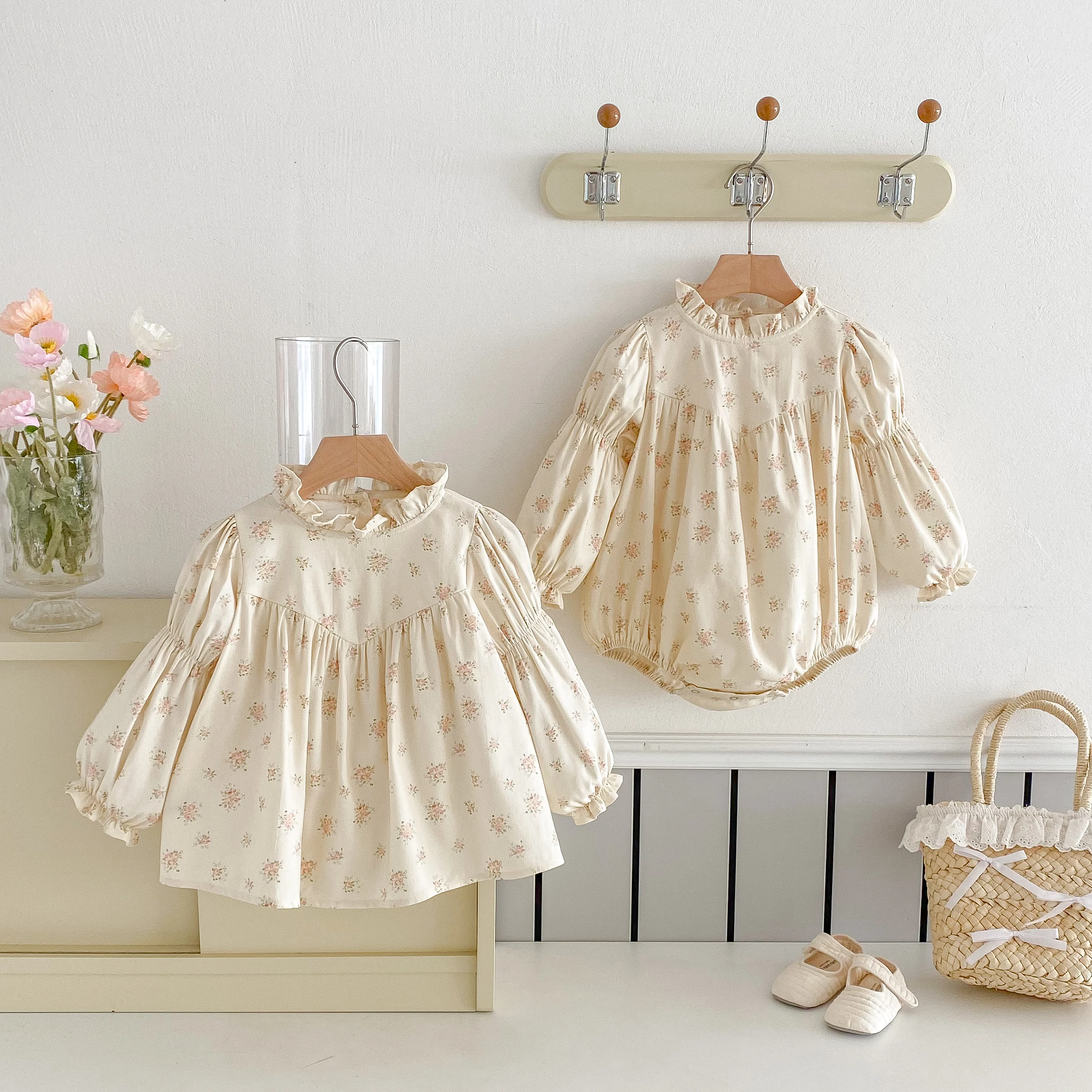 Camisa floral con volantes para niña de 2 a 7 años