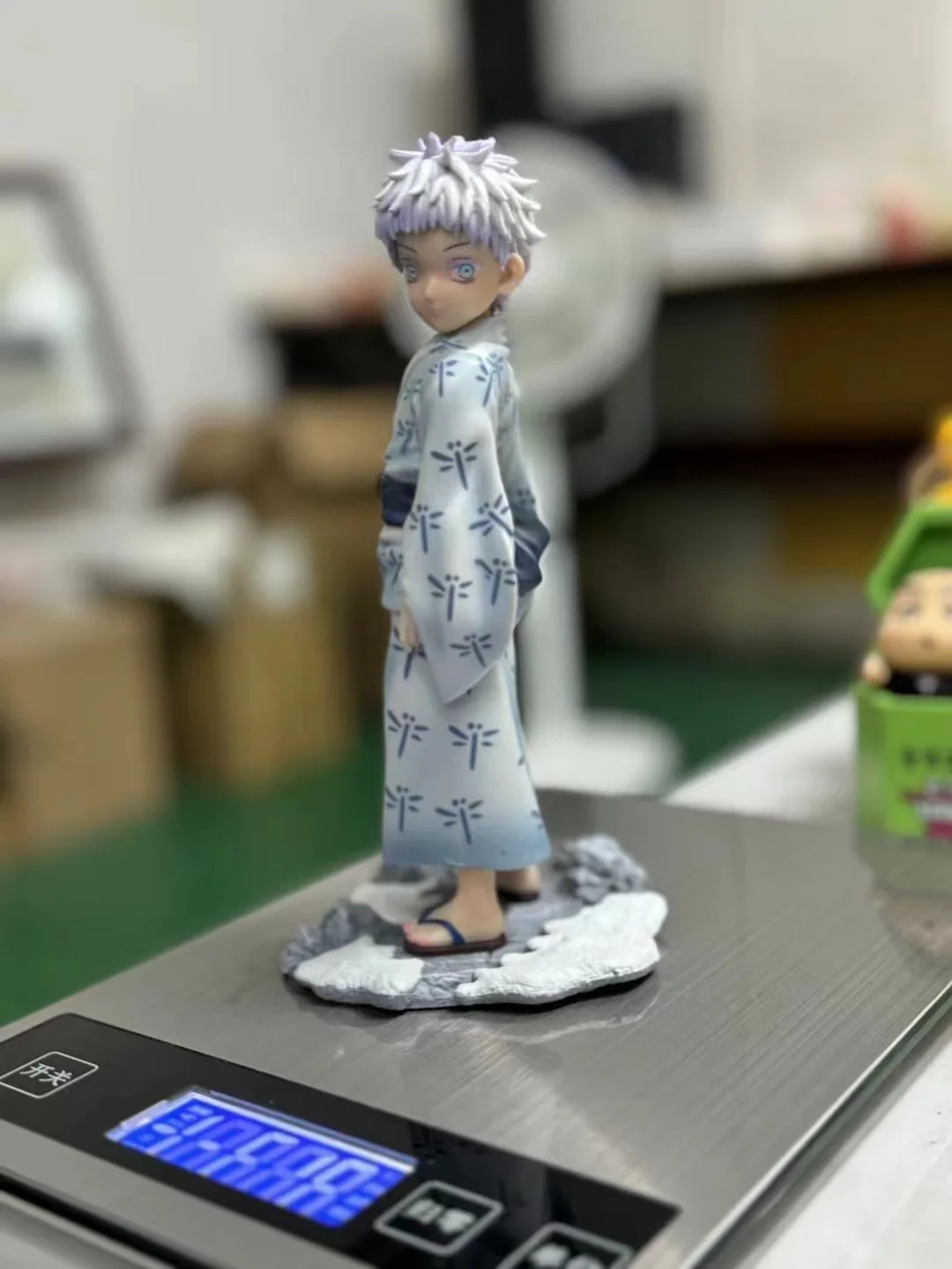 Gojo Satoru en figura coleccionable para escritorio