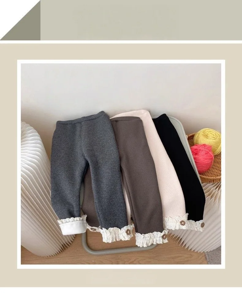 Mallas de invierno para niña con detalle de encaje