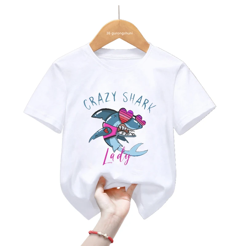 Detalle del estampado de ballena y estrellas