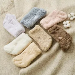 Calcetines antideslizantes de invierno para bebé con bordado pingüino