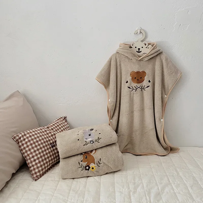 MILANCEL toalla de baño con capucha infantil bordada Coral - imagen 2