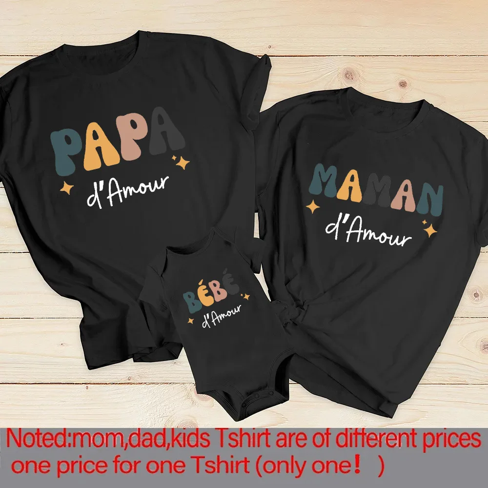 Bebé con camiseta a juego