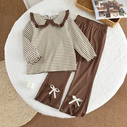 Conjunto infantil de rayas con lazo para niña