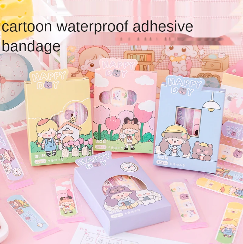 Diversos diseños Kawaii en los vendajes: carita, osito, estrella