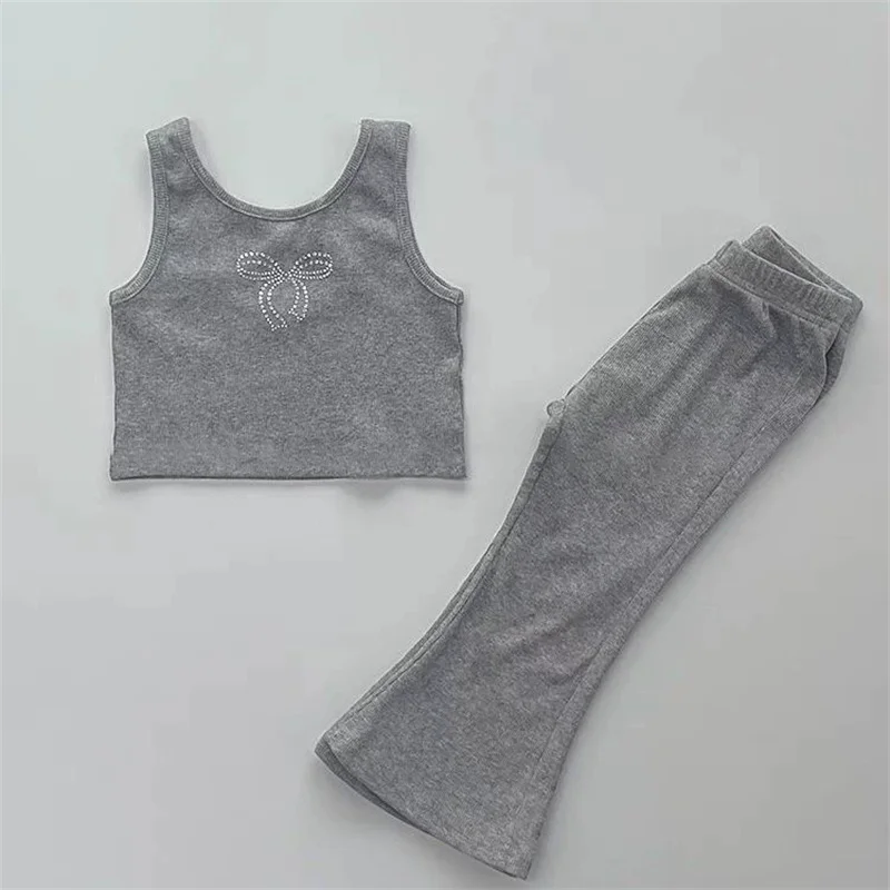 Conjunto infantil de chaleco sin mangas con lazo y campana