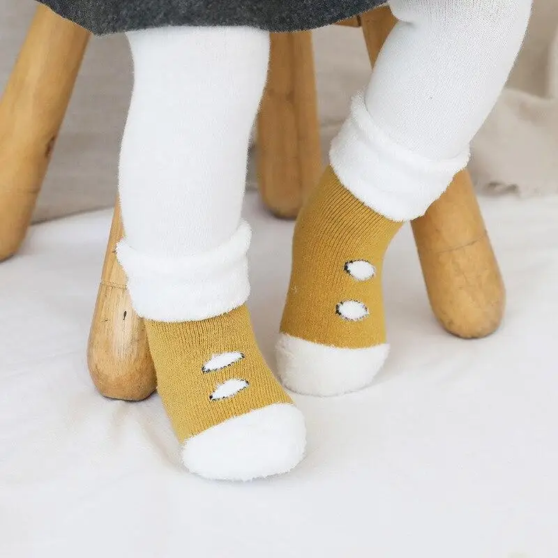 Calcetines antideslizantes de invierno para bebé – Algodón suave - imagen 4