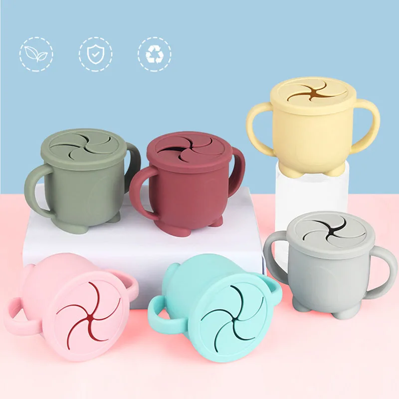 Taza para niños y snack