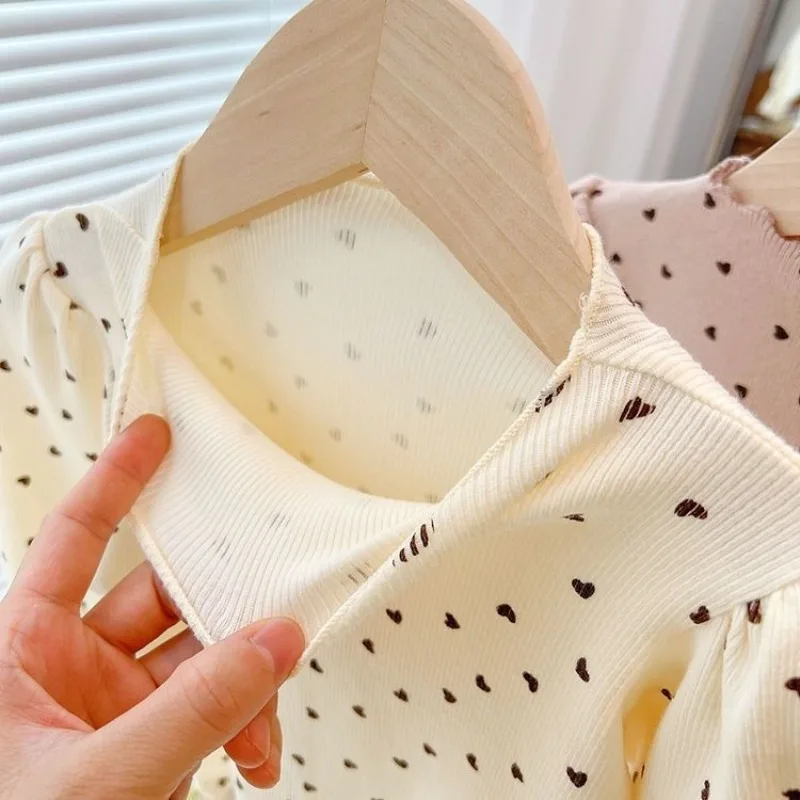 Camiseta manga larga niña con detalle burbujas para primavera y otoño - imagen 3