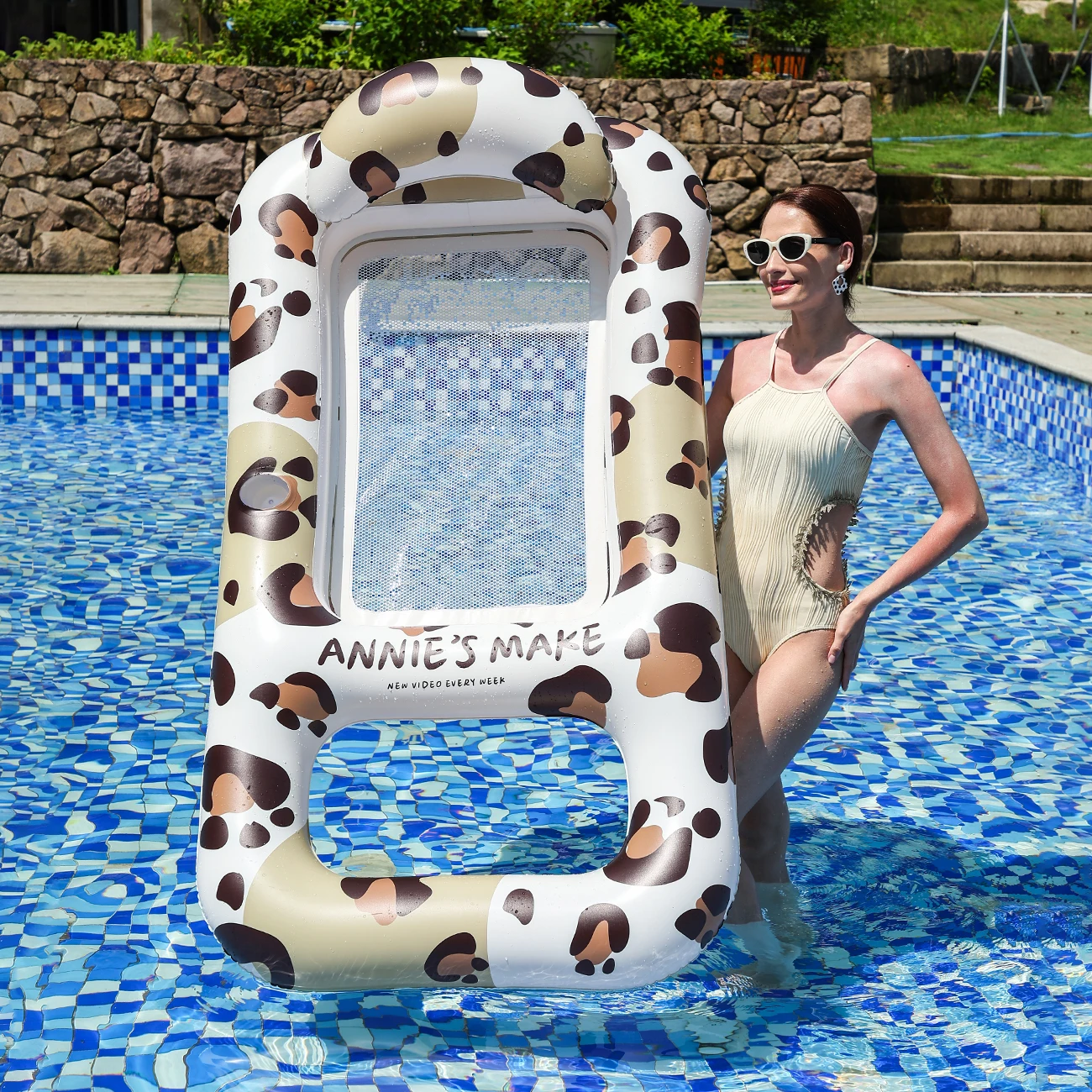 Flotador inflable de piscina: tumbona con toldo, PVC y portavasos - imagen 5