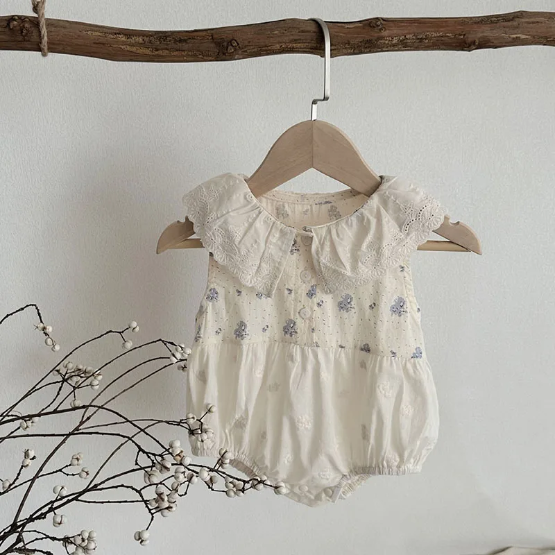 Bodysuit azul floral sin mangas para bebé niña con vistas frontal y trasera