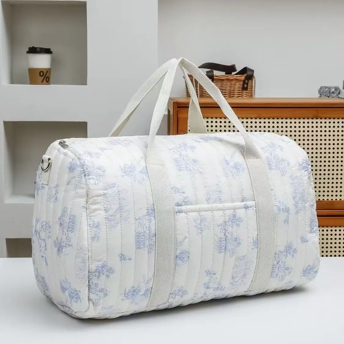 Bolso de pañales con diseño acolchado y detalles