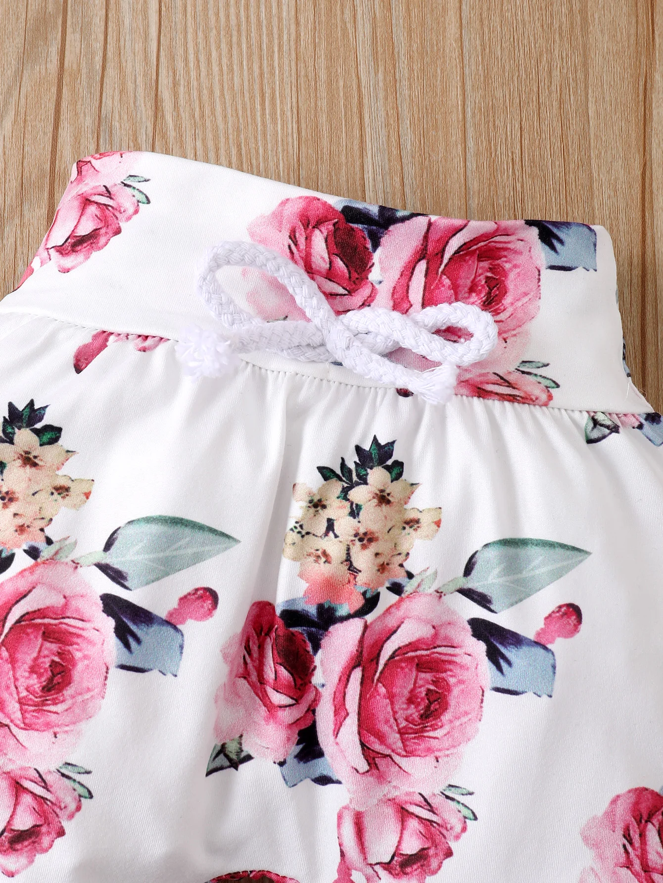 Conjunto floral bebé: top capucha, pantalón y diadema - imagen 5