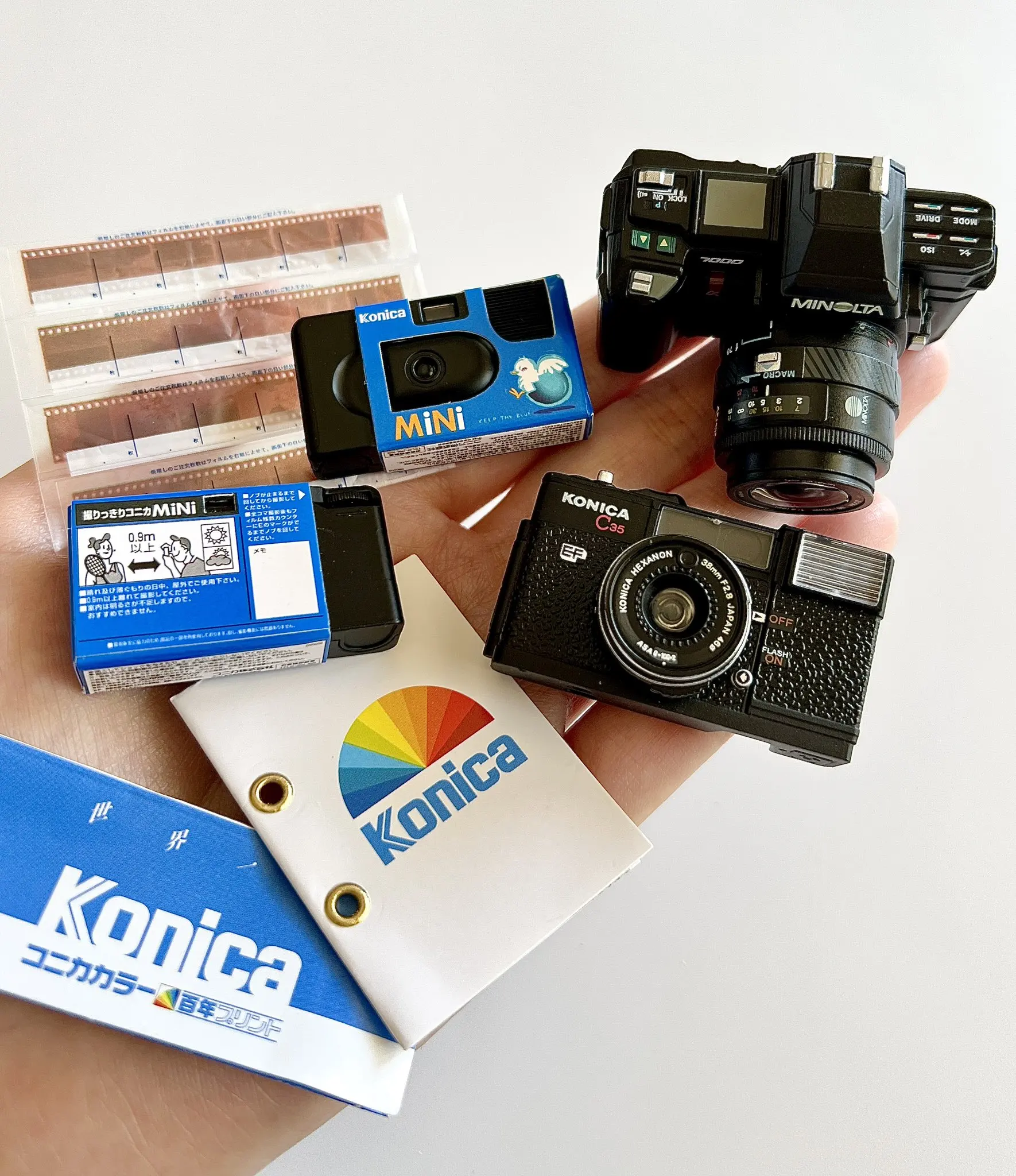 Álbum de fotos Konica MiNi en miniatura