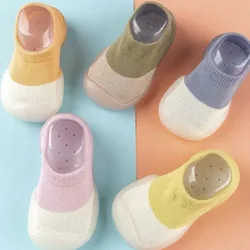 Calcetines antideslizantes de silicona para bebé, primeros pasos