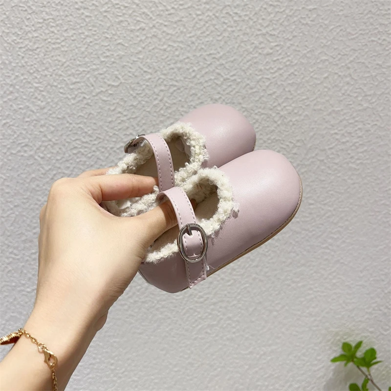 Zapatos para primeros pasos con felpa y suela blanda de niña
